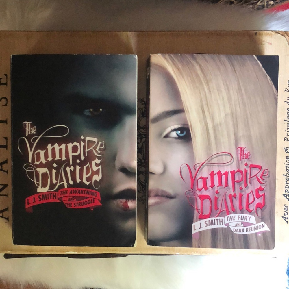 🧛‍♀️Paperback Vampire Book Series Volumes 1-4 🧛